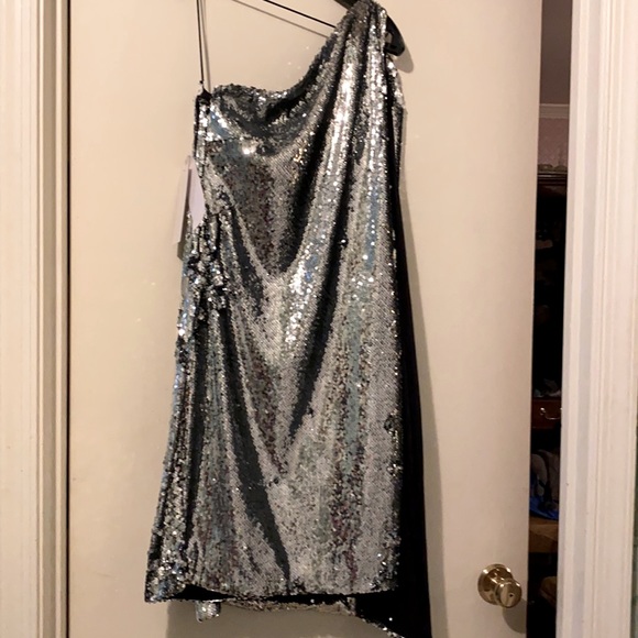 ⭐️⭐️NWT Stella McCartney One-Shoulder Sequin Cape Dress - Picture 7 of 8